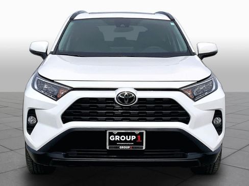 Used 2021 Toyota RAV4 XLE Premium FWD image 4