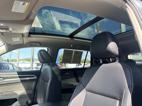 Certified 2022 Volkswagen Atlas SE w/ Panoramic Sunroof Package FWD image 16