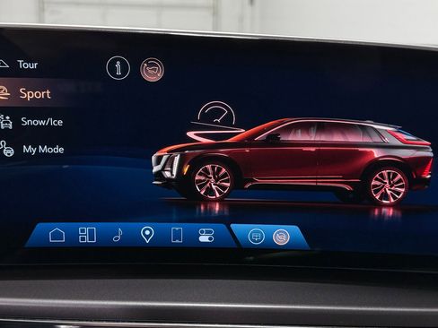 Used 2024 Cadillac Lyriq Tech RWD image 24