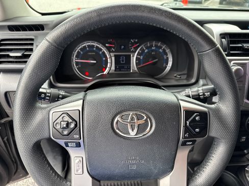 Used 2017 Toyota 4Runner SR5 AWD/4WD image 33