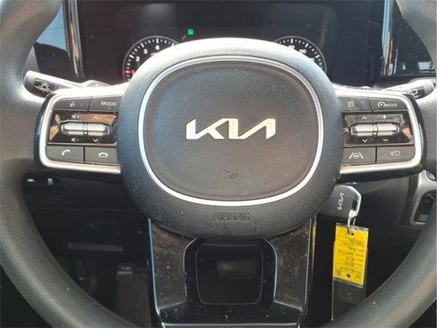 Used 2023 Kia Sorento LX image 14