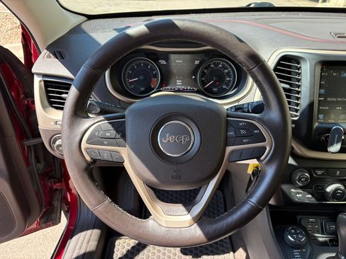 Used 2014 Jeep Cherokee Trailhawk w/ Leather Interior Group AWD/4WD image 19
