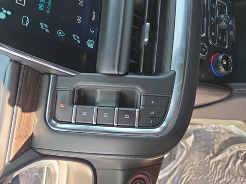 Used 2023 Chevrolet Suburban LT image 22