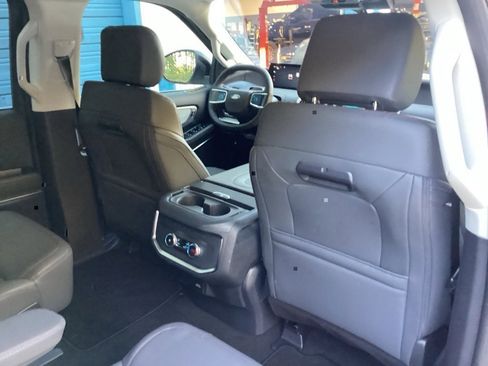 New 2025 Ford Expedition Active image 42