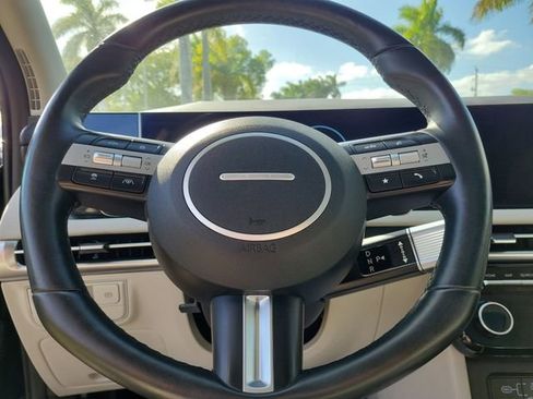 Used 2025 Hyundai Tucson Limited FWD image 19