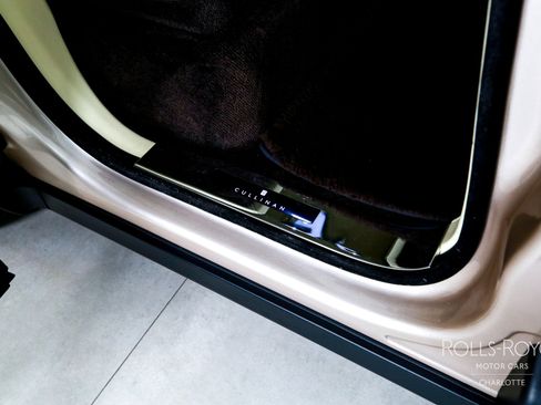 Used 2019 Rolls-Royce Cullinan image 31