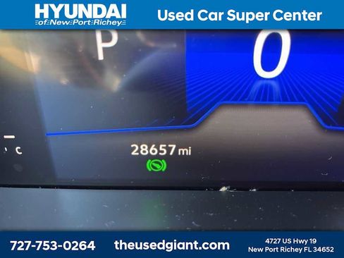 Used 2023 Volkswagen Taos SE w/ Panoramic Sunroof Package FWD image 12