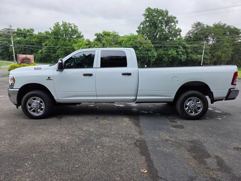 Used 2024 RAM 3500 Tradesman w/ Chrome Appearance Group AWD/4WD image 7