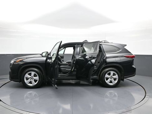 Certified 2023 Toyota Highlander LE FWD image 43