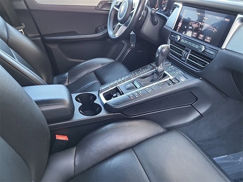 Used 2020 Porsche Macan Turbo image 18