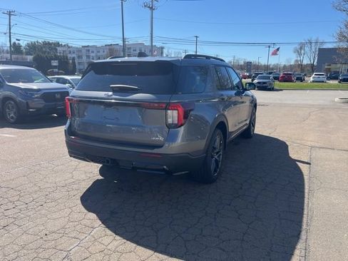 Used 2025 Ford Explorer ST-Line w/ ST-Line Street Pack AWD/4WD image 12
