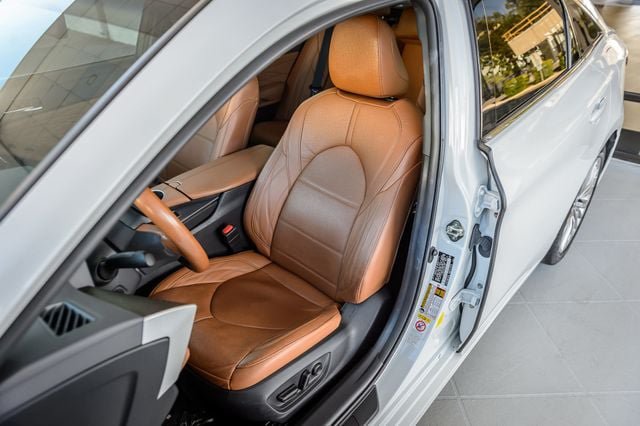 Used 2019 Toyota Avalon Limited FWD image 17