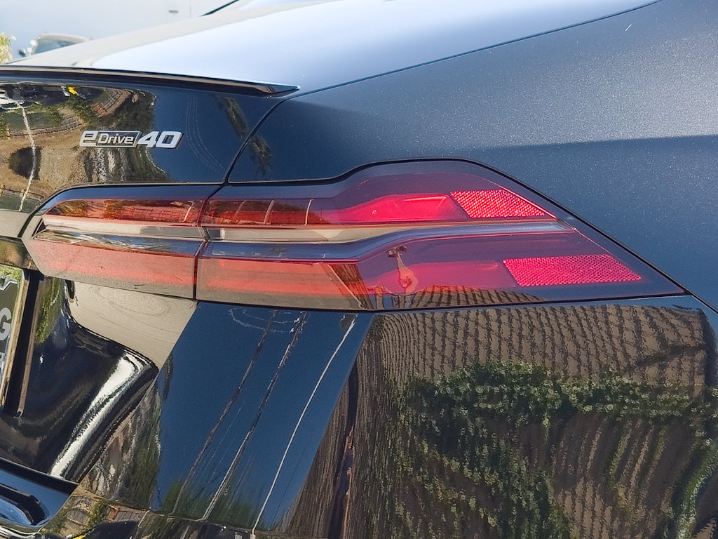 New 2027 BMW i5 eDrive40 w/ M Sport Package RWD image 3