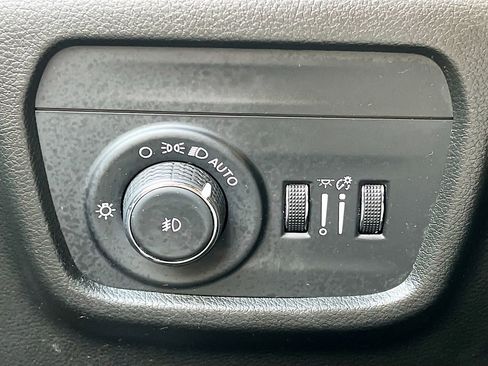 Used 2022 Jeep Grand Cherokee L Limited w/ Luxury Tech Group II image 8