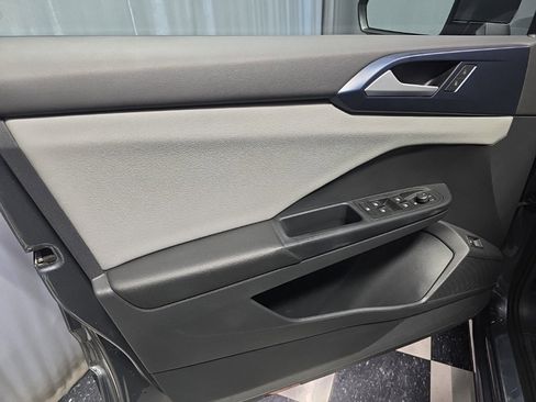 Used 2022 Volkswagen Taos SE image 17