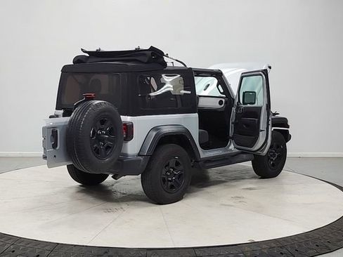 Used 2024 Jeep Wrangler Sport AWD/4WD image 15