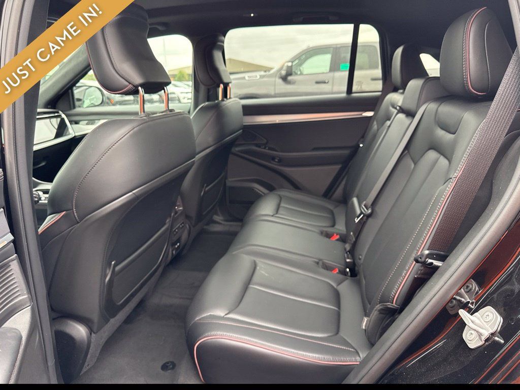 Used 2024 Jeep Wagoneer Launch Edition AWD/4WD image 6