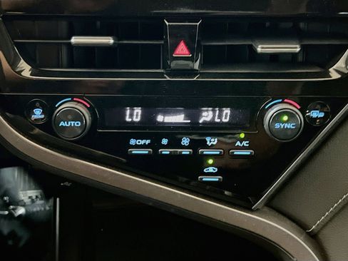 Used 2023 Toyota Camry SE FWD image 11
