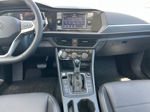 Used 2024 Volkswagen Jetta SE image 11