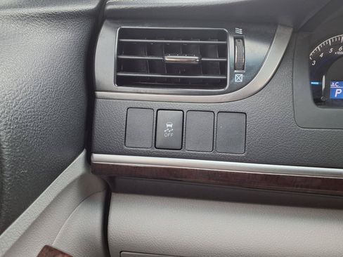 Used 2012 Toyota Camry XLE FWD image 9