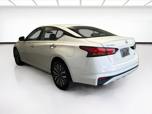Used 2025 Nissan Altima 2.5 SV AWD/4WD image 6