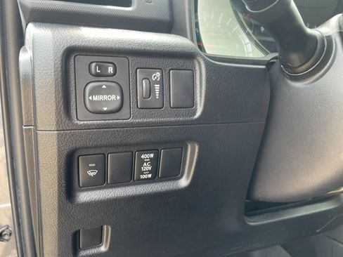 Used 2016 Toyota 4Runner SR5 AWD/4WD image 29