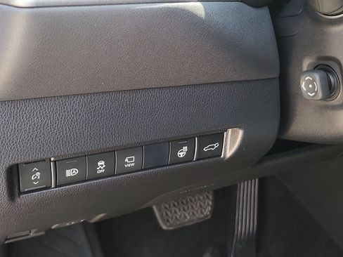 Used 2021 Toyota Venza Limited AWD/4WD image 18