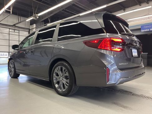 Used 2025 Honda Odyssey Touring image 5
