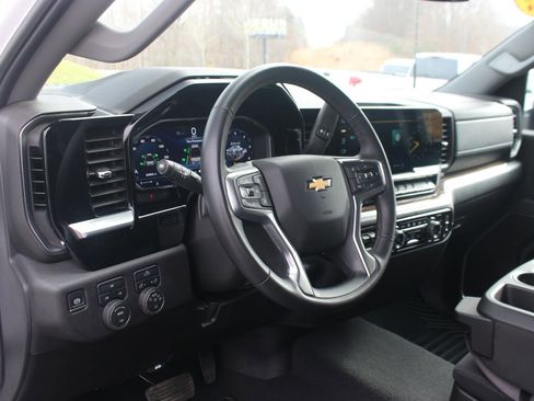 Used 2025 Chevrolet Silverado 2500 LT w/ Convenience Package image 20