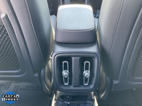Used 2023 Volvo XC40 Recharge Plus image 34