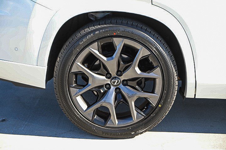 Used 2025 Lexus TX 500h AWD w/ Technology Package image 11