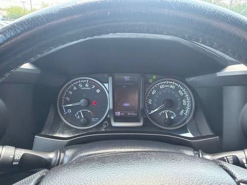 Used 2021 Toyota Tacoma TRD Off-Road w/ Technology Package AWD/4WD image 21