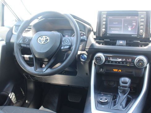 Certified 2021 Toyota RAV4 XLE w/ Convenience Package AWD/4WD image 24