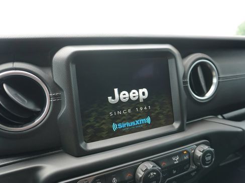 Used 2022 Jeep Wrangler Unlimited Sahara w/ Cold Weather Group AWD/4WD image 16