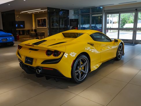 Used 2023 Ferrari F8 Tributo RWD image 38