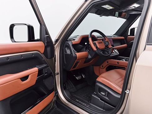 Used 2025 Land Rover Defender 110 AWD/4WD image 42