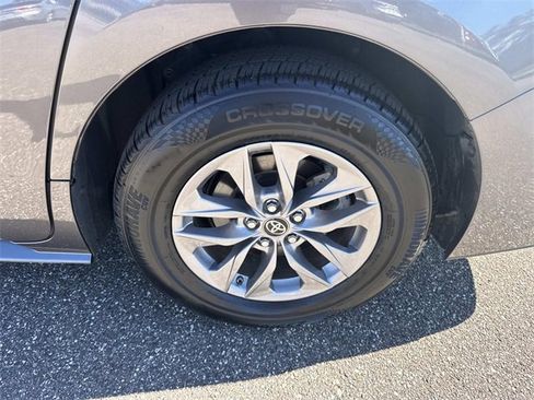 Used 2024 Toyota Sienna XLE image 11