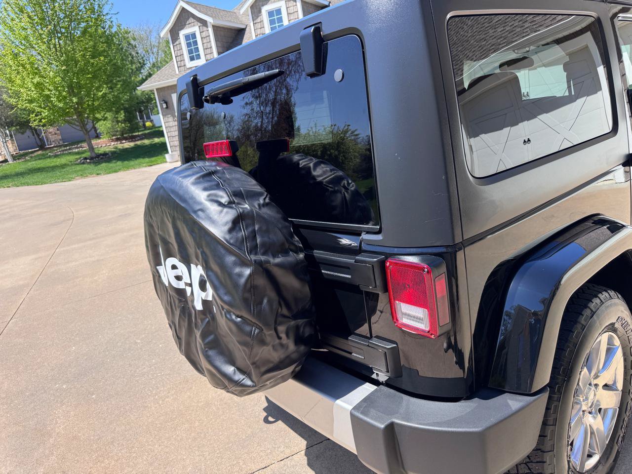 Used 2012 Jeep Wrangler Sahara w/ Connectivity Group AWD/4WD image 38