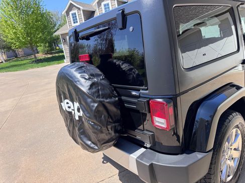 Used 2012 Jeep Wrangler Sahara w/ Connectivity Group AWD/4WD image 38