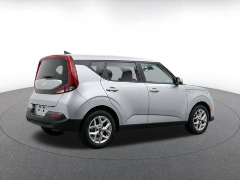 Used 2025 Kia Soul LX w/ LX Technology Package FWD image 9