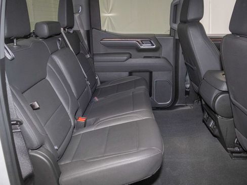Used 2025 GMC Sierra 1500 SLT AWD/4WD image 14