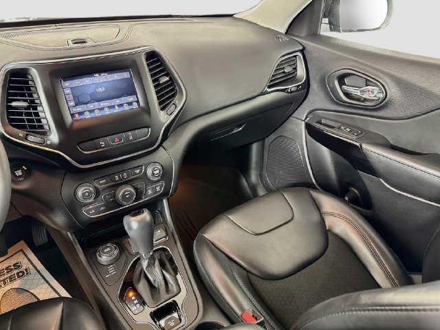 Used 2021 Jeep Cherokee Latitude Plus AWD/4WD image 22