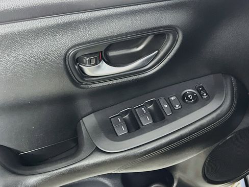 Used 2024 Honda HR-V LX image 17