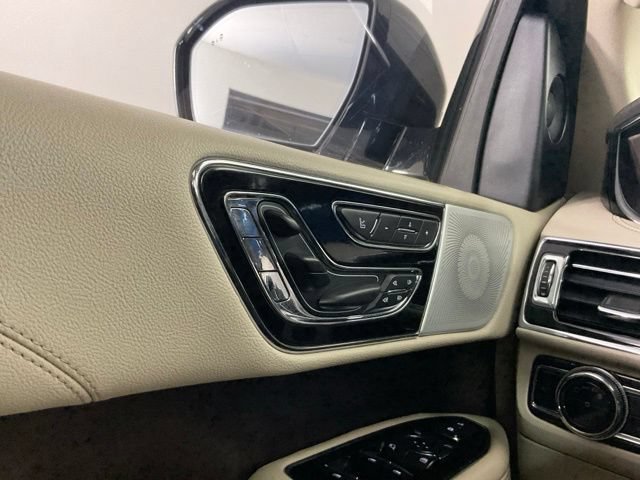 Used 2021 Lincoln Navigator L Reserve w/ Luxury Package AWD/4WD image 30