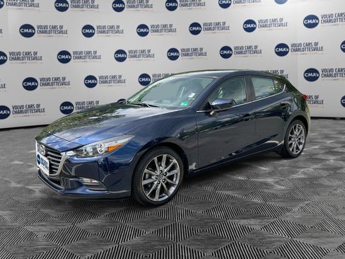 Used 2018 MAZDA MAZDA3 Touring FWD image 1