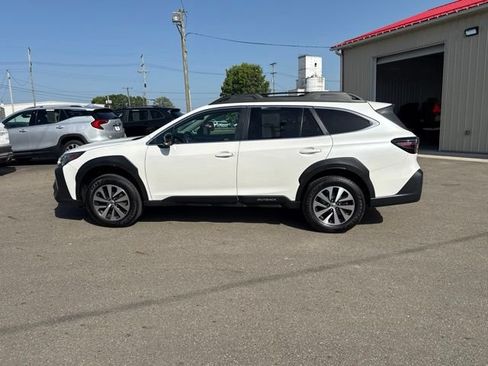 Used 2023 Subaru Outback Premium AWD/4WD image 6
