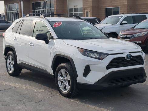 Used 2019 Toyota RAV4 LE image 7