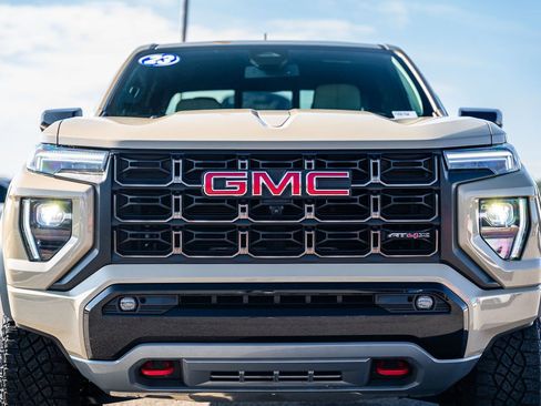 Used 2023 GMC Canyon AT4X image 3