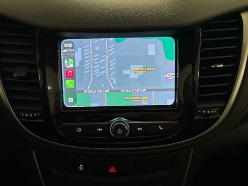 Used 2022 Chevrolet Trax LT w/ LT Convenience Package image 33