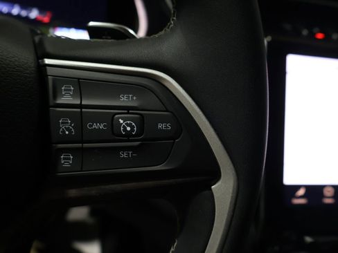 Used 2023 Jeep Grand Cherokee Limited image 35